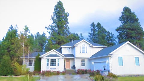 5000 s/f Luxury Forest View•Hot Tub•25+Guests•13+Beds•6Bedrm• Pool+Ping PongTabl