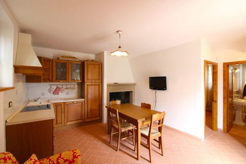 Room, Property, Furniture, Building, Interior Design, House, Floor, Ceiling, Real Estate, Table