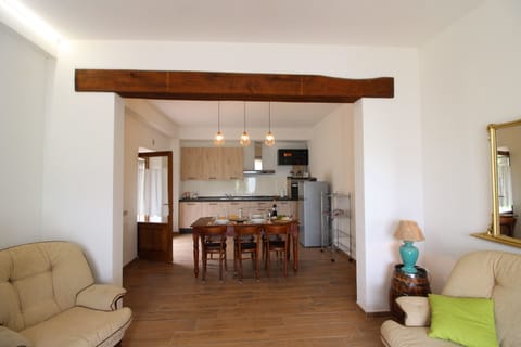 Room, Property, Furniture, Building, Living Room, Ceiling, Interior Design, House, Floor, Real Estate