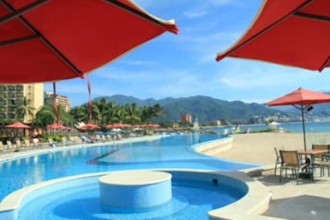 Outdoor pool, an infinity pool