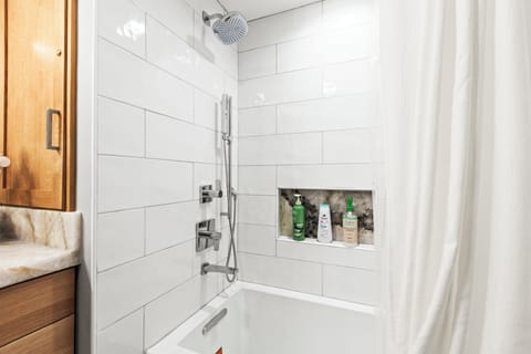 Combined shower/tub, hair dryer, towels, soap