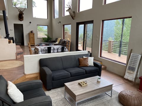 Open concept floor plan w/lots of room for everyone