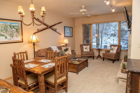 Charming Condo Steps from the Arrowbahn Ski Lift, Avoid the Crowds apartment in Edwards