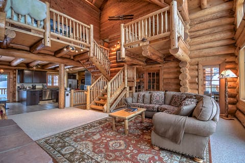 Spacious, bright and warm, the Rocky Mountain ambiance