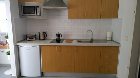 Fridge, microwave, stovetop, coffee/tea maker