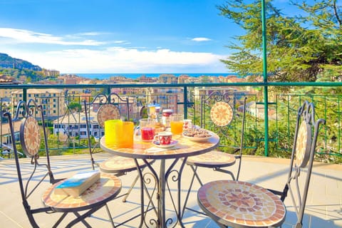 Balcony / Terrace / Patio