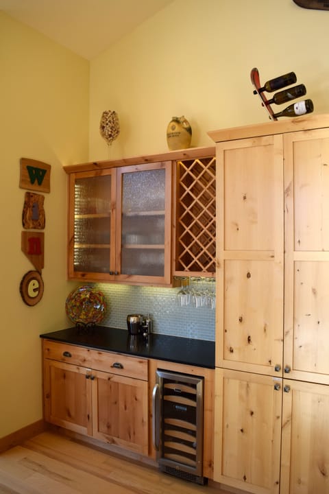 Wine bar for your enjoyment & dual-zoned wine fridge
