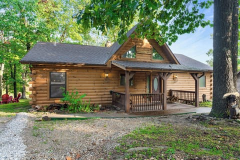 Welcome to Antlers Trail Log Cabin - Nestled Back in the Trees! Flat Driveway!