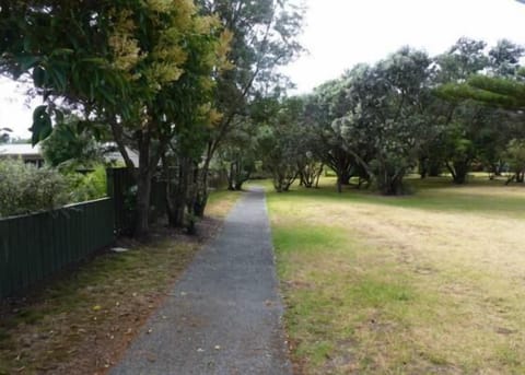 Bach backs onto reserve...follow the path to the beach!