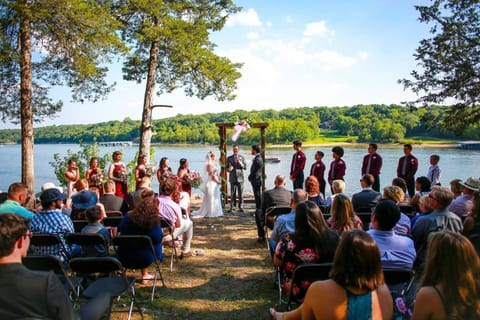 What a lovely place for a wedding!!!! (chairs and alter not supplied)