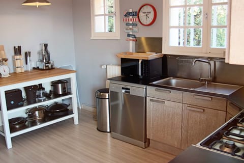 fully equipped kitchen