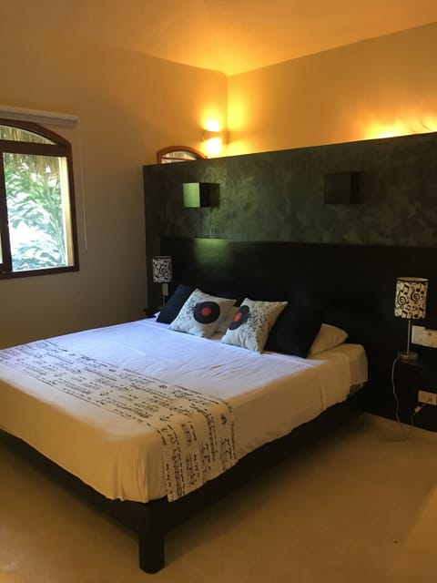 4 bedrooms, in-room safe, WiFi, bed sheets