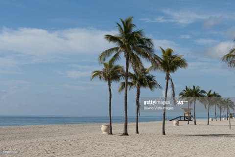 Beach nearby, sun loungers, beach towels