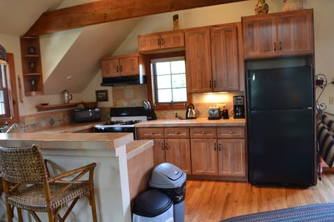 Fully equipped kitchen, seating at bar.