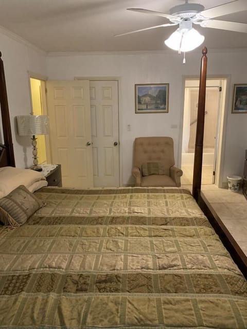 3 bedrooms, in-room safe, desk, iron/ironing board