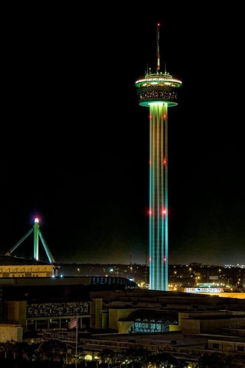 Our duplex is 0.4 miles from Tower of Americas which features the Charter House restaurant.