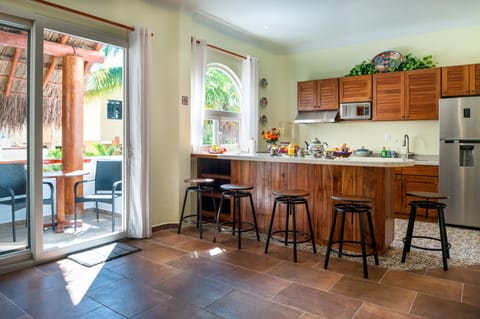 Private kitchen | Fridge, microwave, oven, stovetop