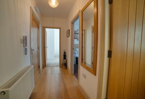 Hallway looking towards the bedroom.