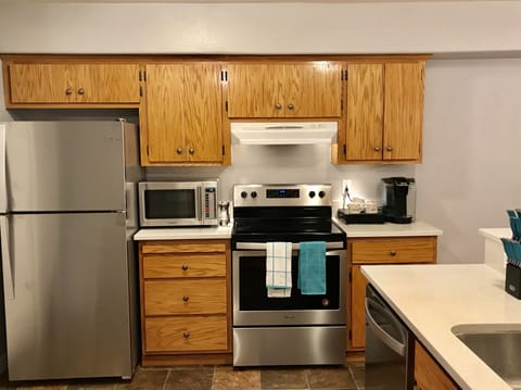 Fridge, microwave, stovetop, dishwasher