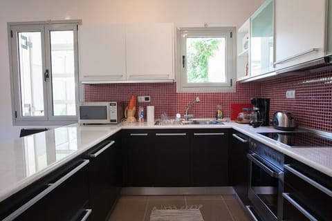 Fully equipped kitchen