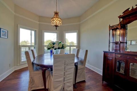 Formal dining with seating for six