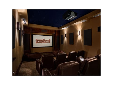 1 0f 4 Personal Theatres That Can Be Reserved