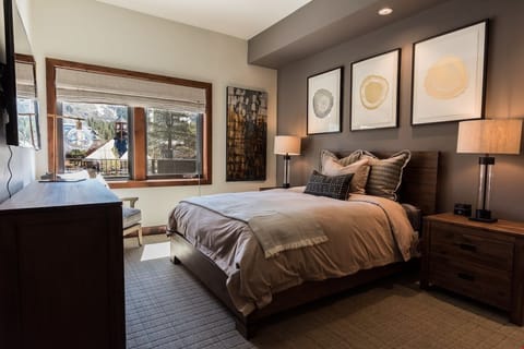 Please note that bedding configurations may vary per unit.