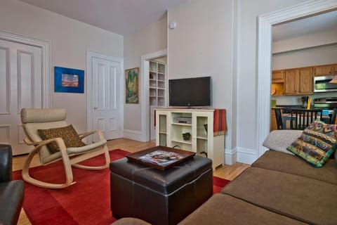 Chic One Bedroom Apartment In Portland's Arts District Condo in South Portland