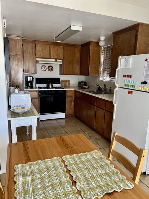Equipped kitchen - have the basics for meals and is Very clean!