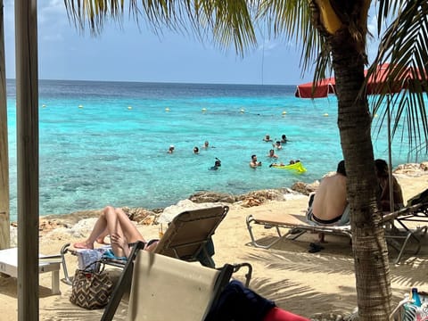 Beach nearby, sun loungers, beach towels