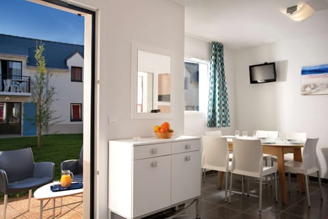 Loads of room at the dining table and the open concept is always nice for the cook.