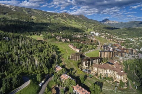 Snowmass Ski Resort is 15 minutes from ASPEN