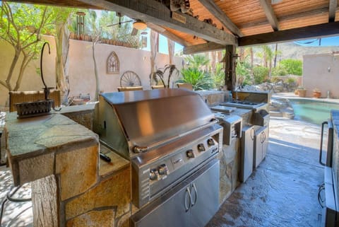 Outdoor Kitchen with Gas Grill 