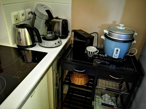 Fridge, microwave, stovetop, coffee/tea maker