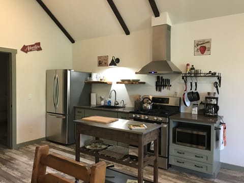 Kitchen with LG appliances excluding dishwasher (gas range) 
