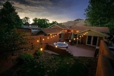 Enclosed private courtyard with hot tub and just steps from the Arkansas river.