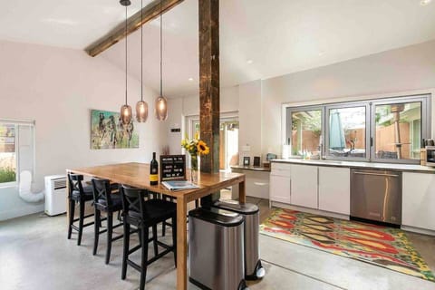 Kitchen and dining area. Open kitchen and dining space with seating for friends and family.