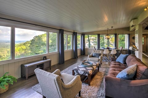 Laurel Park Vacation Rental | 3BR | 3BA | 2,100 Sq Ft | Stairs Required