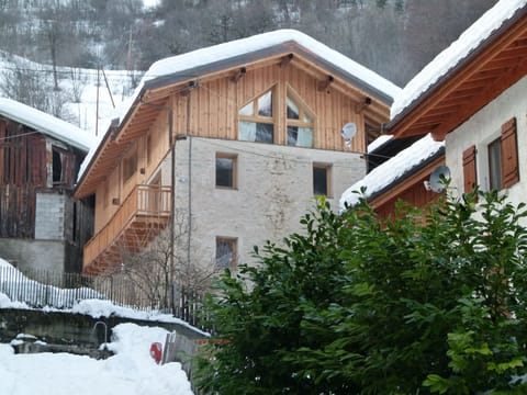Farmhouse nestled in the savoyard hamlet of La Combe.