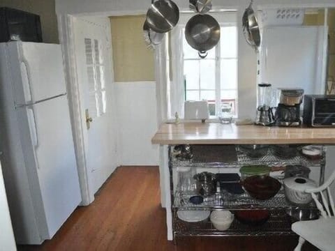 SS range/ Sur La Table stainless cookware /fully equipped kitchen. Full size W/D