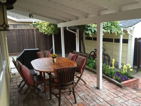 Outdoor dining option for 6 plus