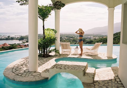 Outdoor pool, an infinity pool