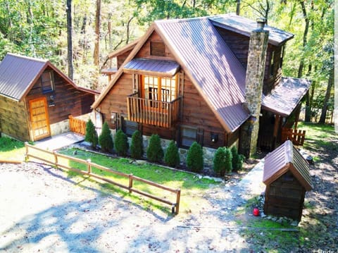 3story log cabin- mountain view, total privacy, close to shopping,fishing,dining