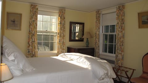 Bedroom 4 at Grafton, 1 queen bed.