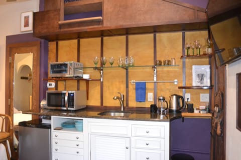 Fridge, microwave, oven, coffee/tea maker