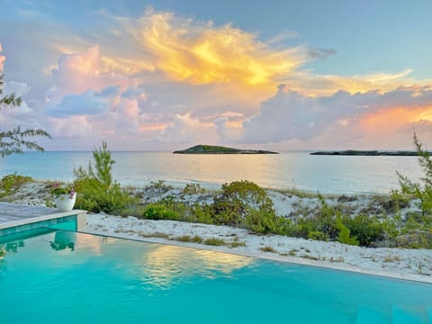 Outdoor pool, an infinity pool