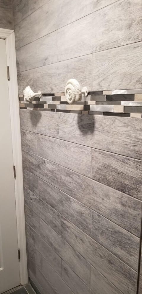 Combined shower/tub, hair dryer, towels, soap