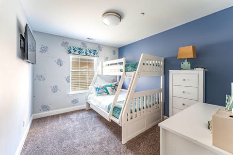 Twin over Full bunkbed with full size trundle
