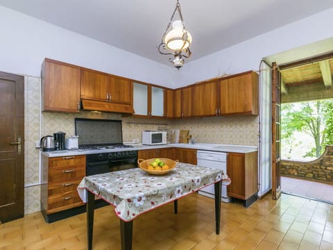 Table, Cabinetry, Countertop, Furniture, Wood, Interior Design, Kitchen, Lighting, Flooring, Floor