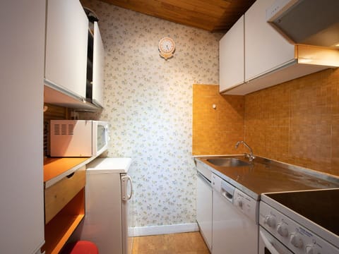 Cabinetry, Building, Property, Furniture, Countertop, Kitchen Sink, Sink, Tap, Wood, Drawer